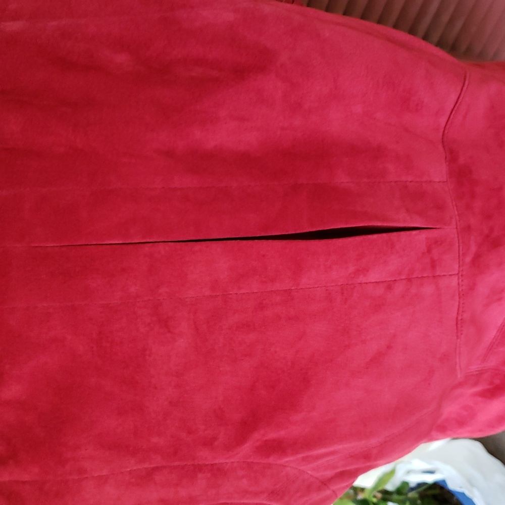 Red Suede Zip-Front Women's Vest - Picture 3 of 10